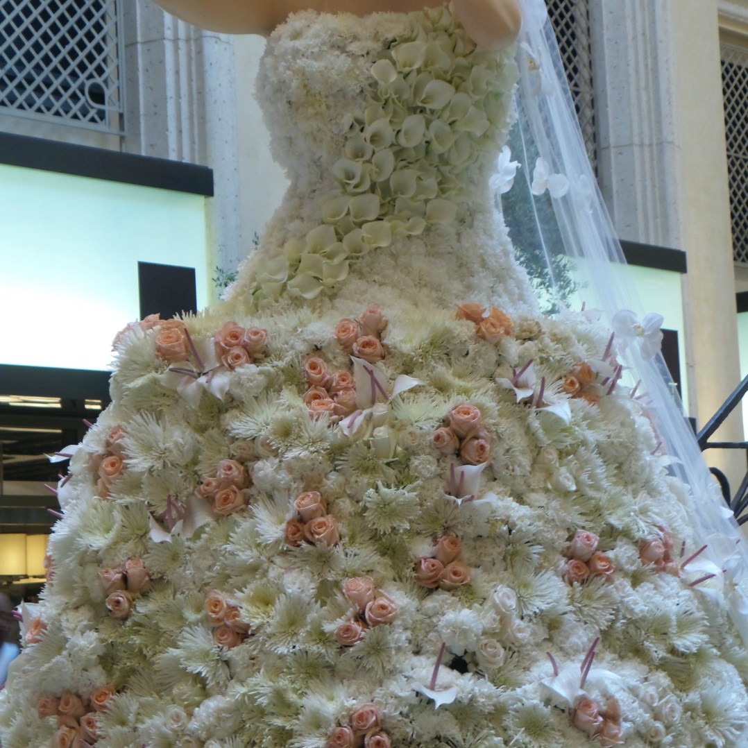 wedding-dress-made-from-flowers